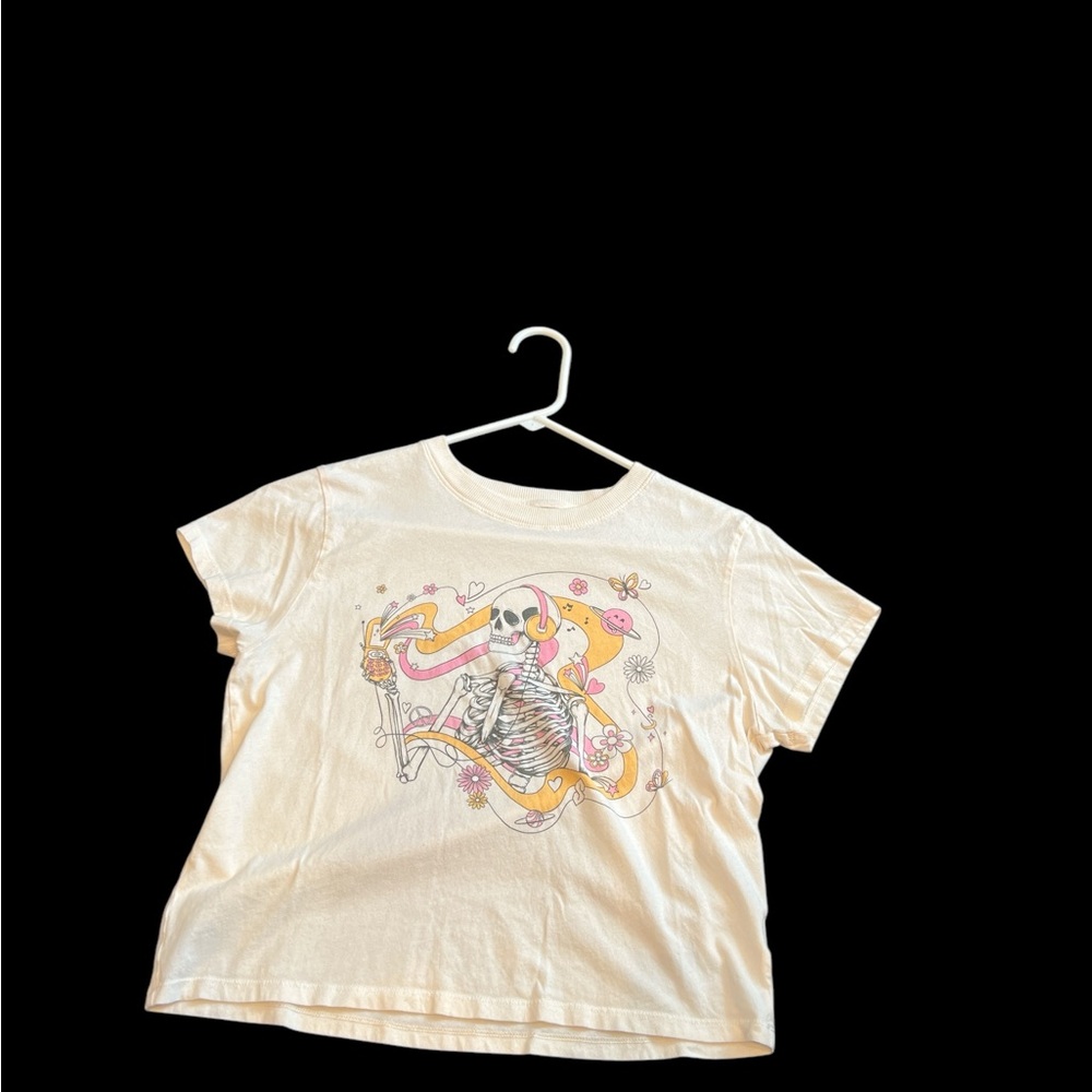 American Eagle Outfitters Cream Short Sleeve Tee